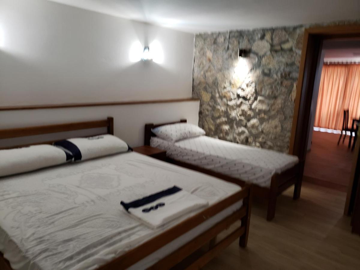 Hotel Brifs Shengjin Exterior photo